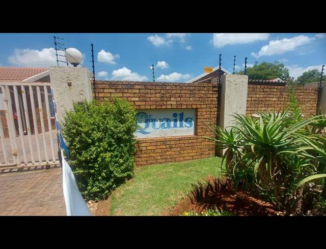 3 BEDROOM TOWNHOUSE FOR SALE IN BOKSBURG NORTH